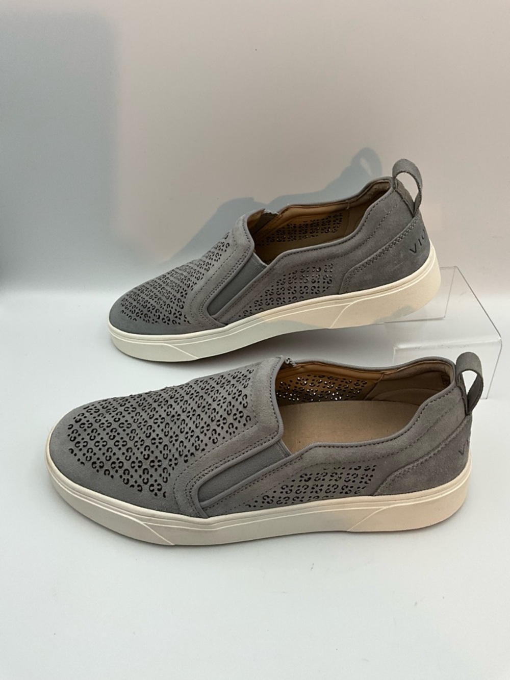 Vionic Loafers Size 9.5 Gray Perforated Slip-On Loafers